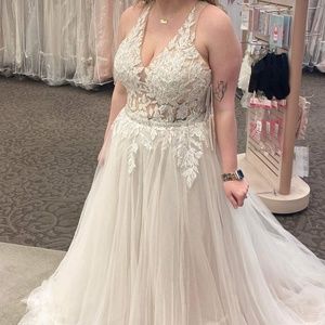 Brand new Galina Signature wedding dress